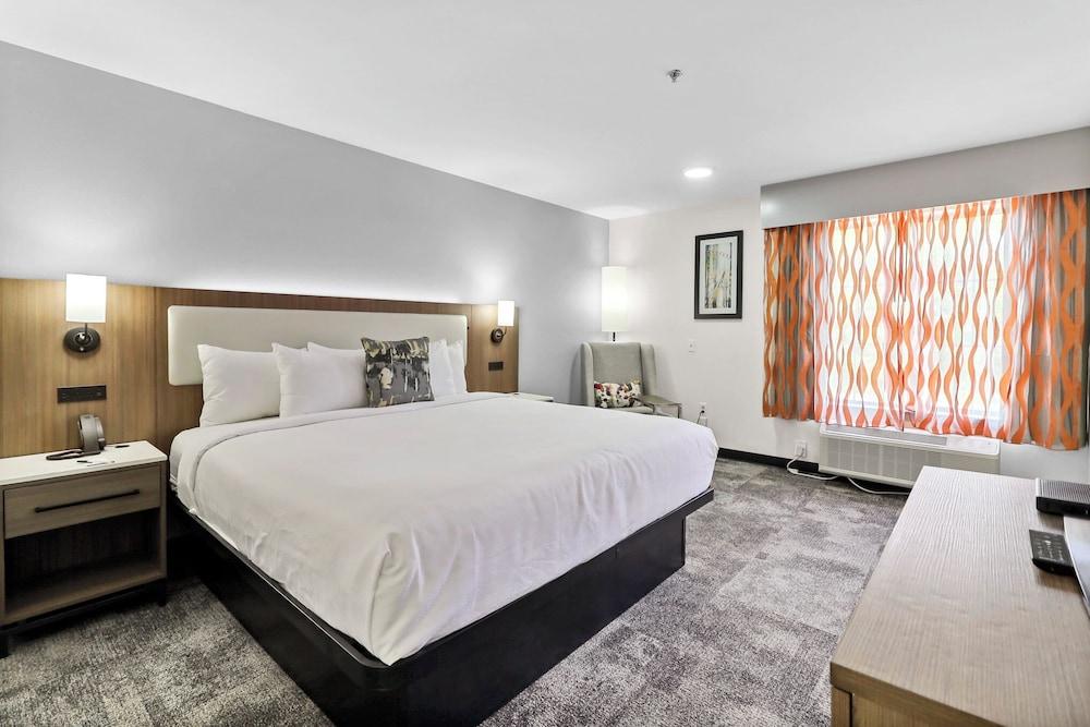 La Quinta Inn & Suites by Wyndham Atlanta South - Newnan photo 13