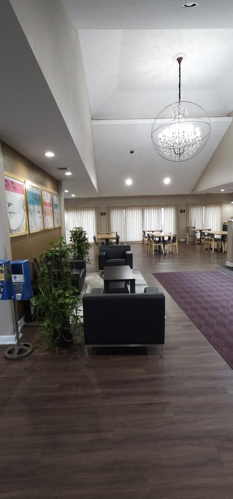 AmericInn by Wyndham Fort Atkinson photo 19