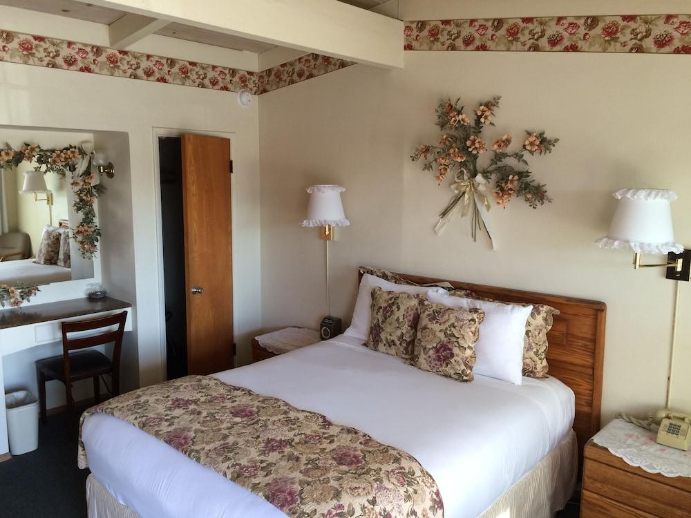 Sundown Inn photo 26