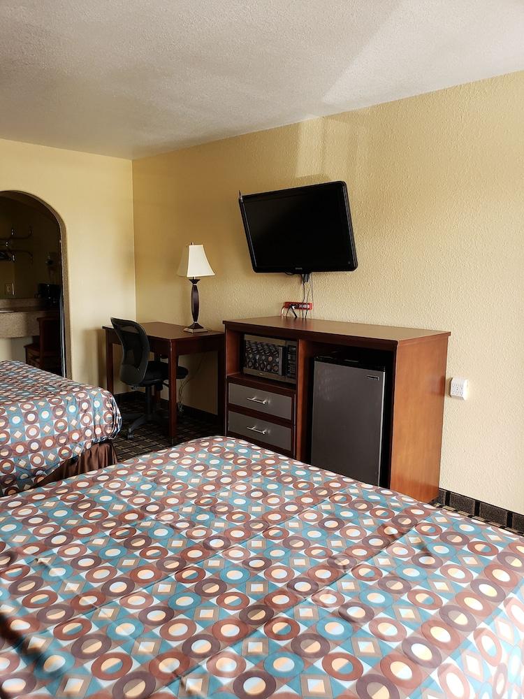 Taylor village inn and suites photo 23