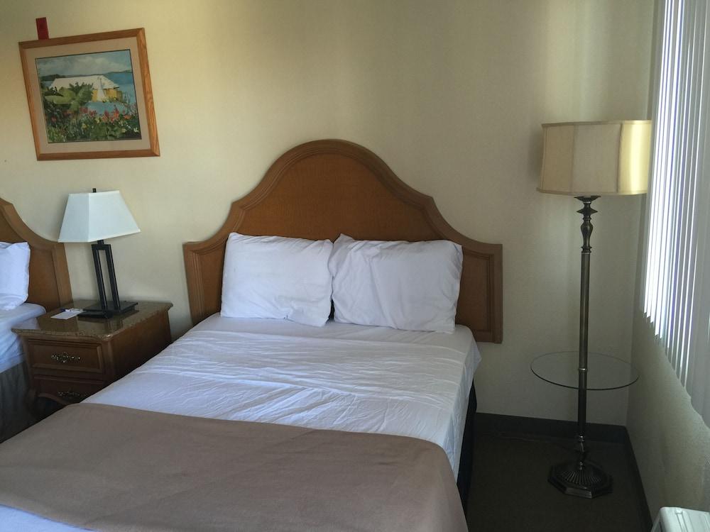 Motel 6 Henderson, NV photo 12