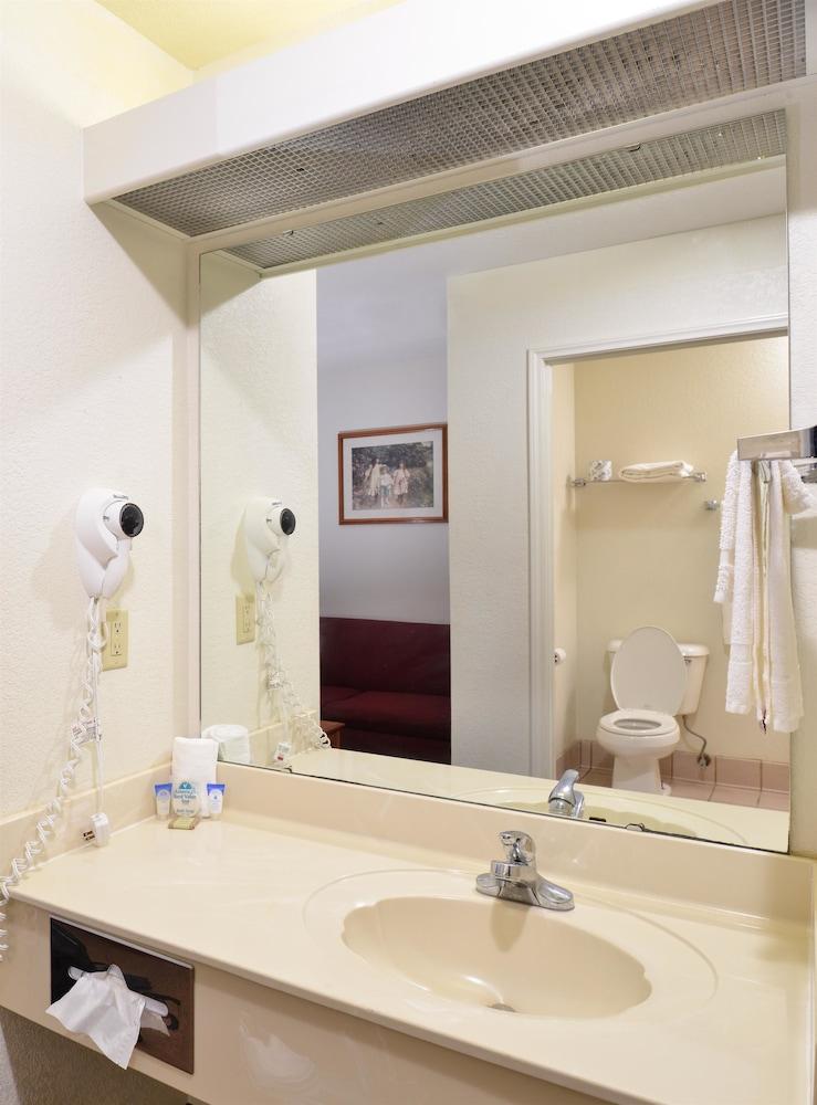 Americas Best Value Inn Smackover photo 30