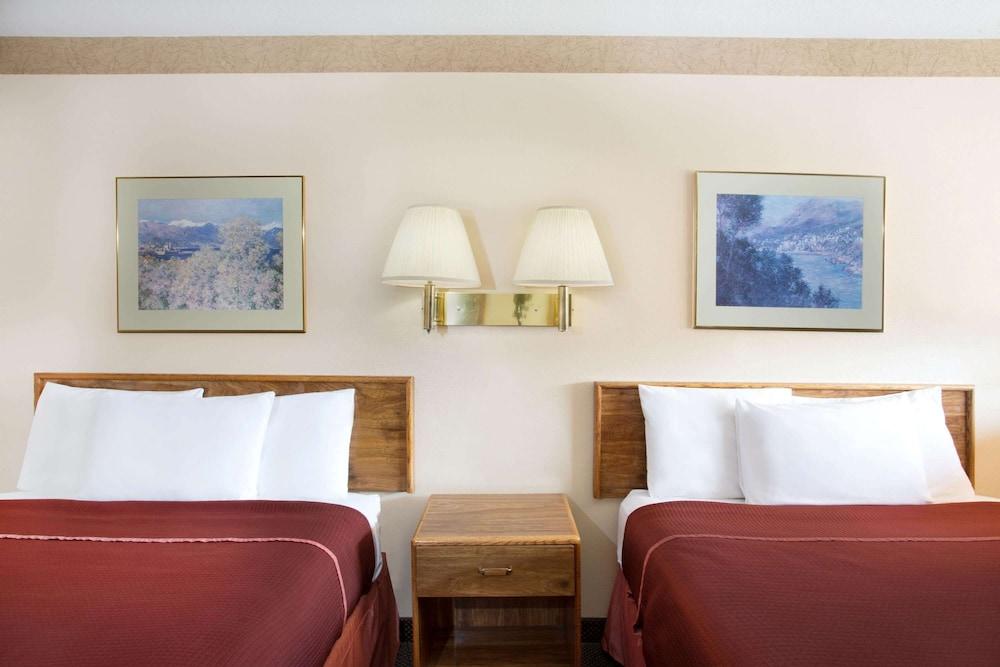 Howard Johnson by Wyndham Brigham City photo 4