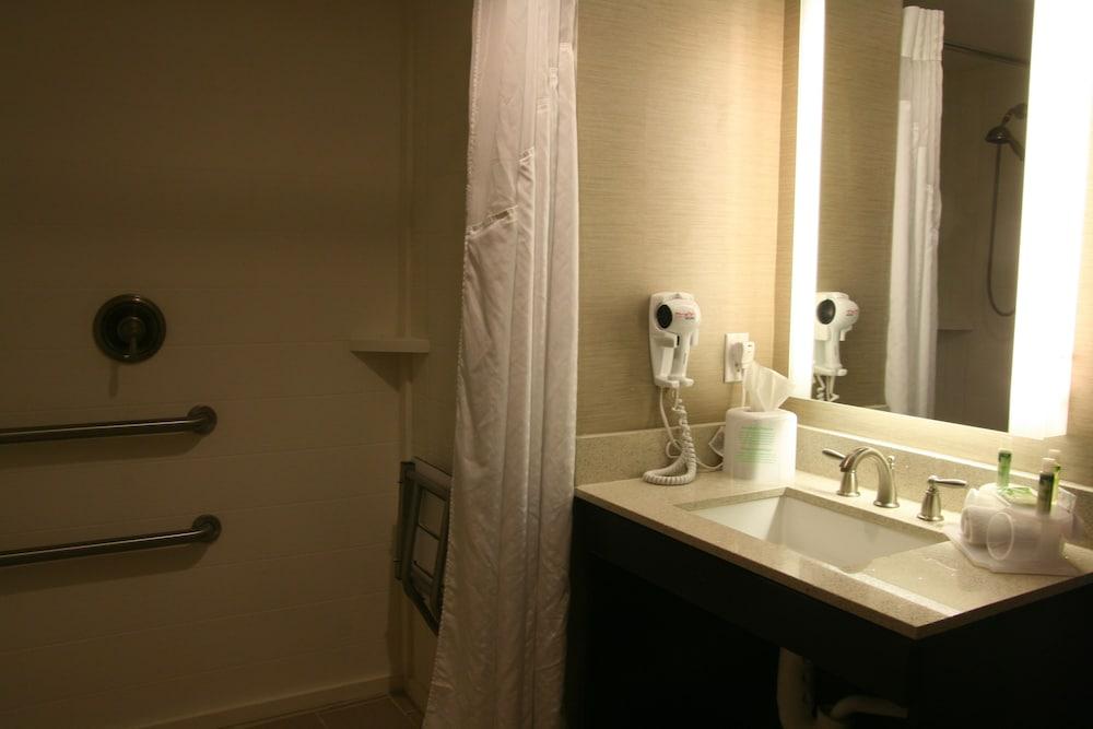 Holiday Inn Express & Suites San Antonio Medical-Six Flags by IHG photo 56