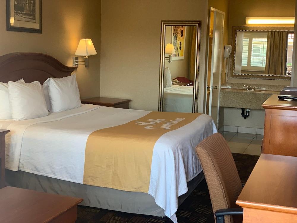 Days Inn by Wyndham Alhambra CA photo 10