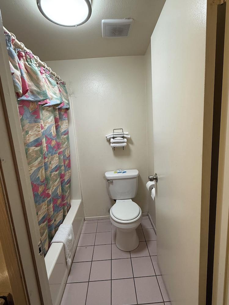 New Budget Inn photo 34