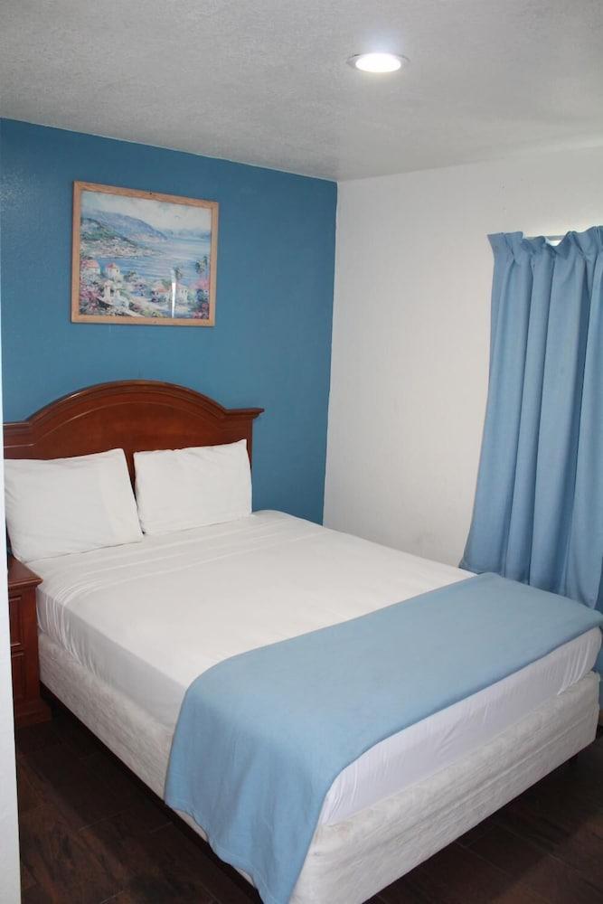 Oceanside Inn and Suites photo 16