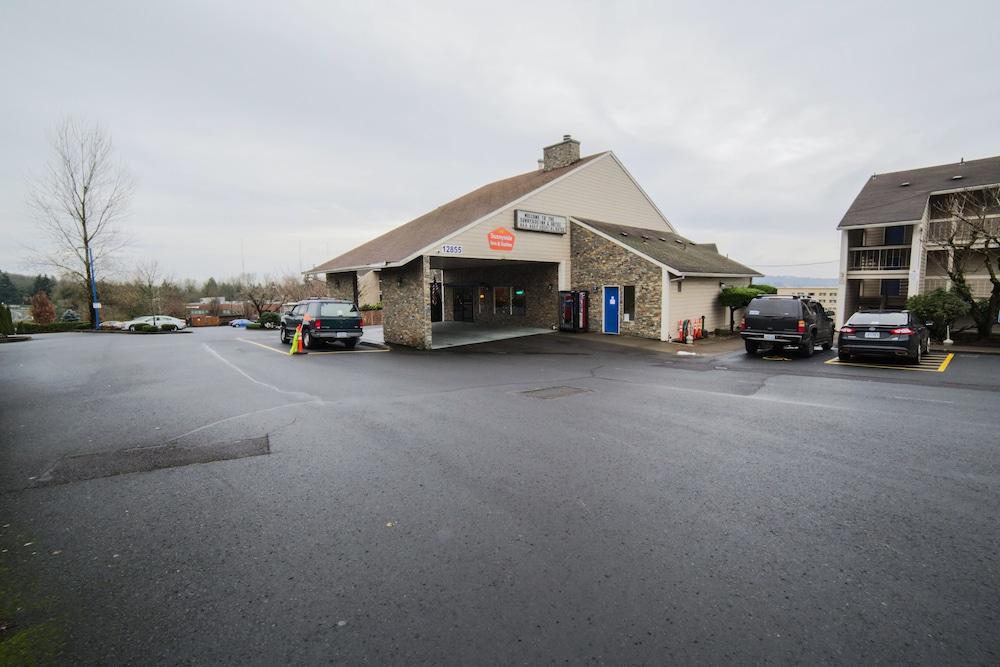 Sunnyside Inn & Suites photo 46