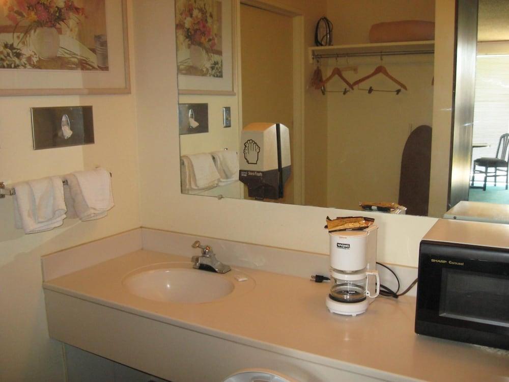 Candlelight Inn by Capital O Scottsbluff photo 13