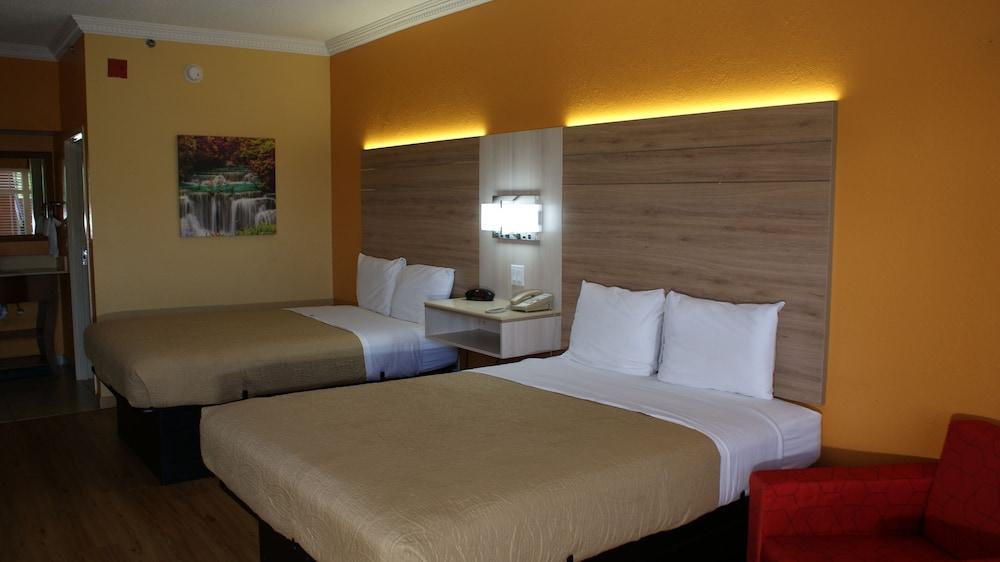 HomeTown Inn & Suites photo 31