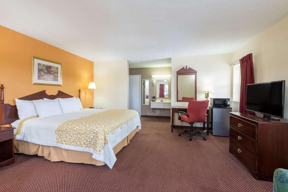 Days Inn by Wyndham Amherst photo 8