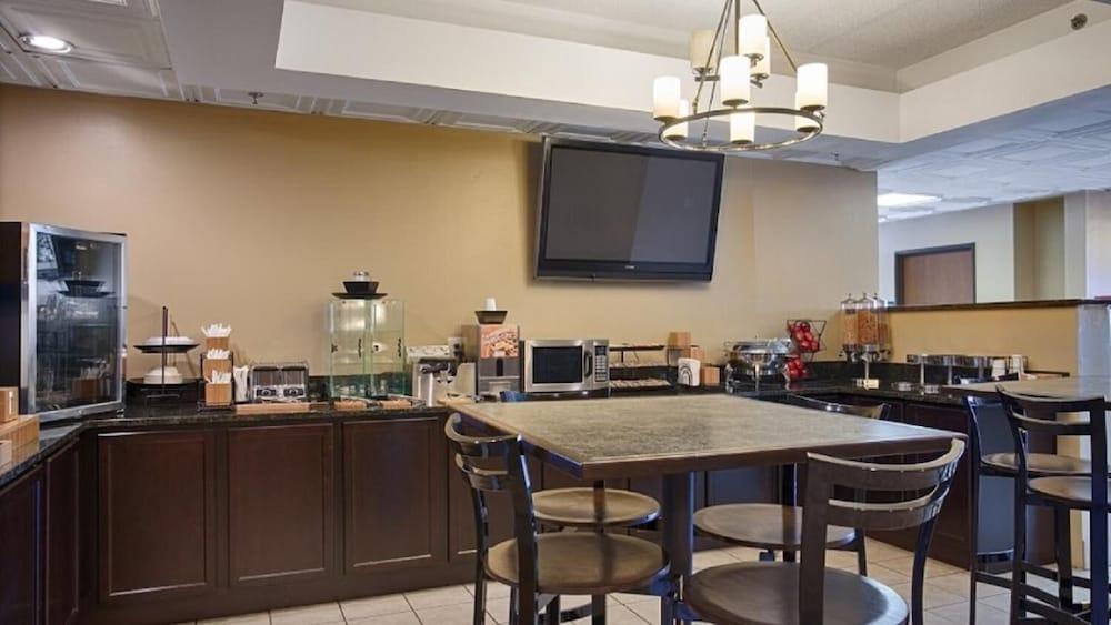 Econo Lodge photo 12