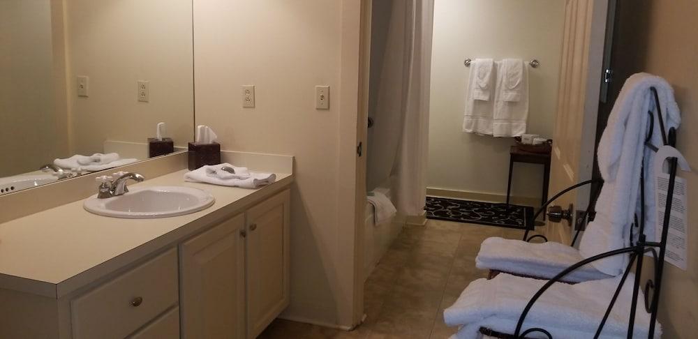 Downtown Guest Quarters Hotel photo 49
