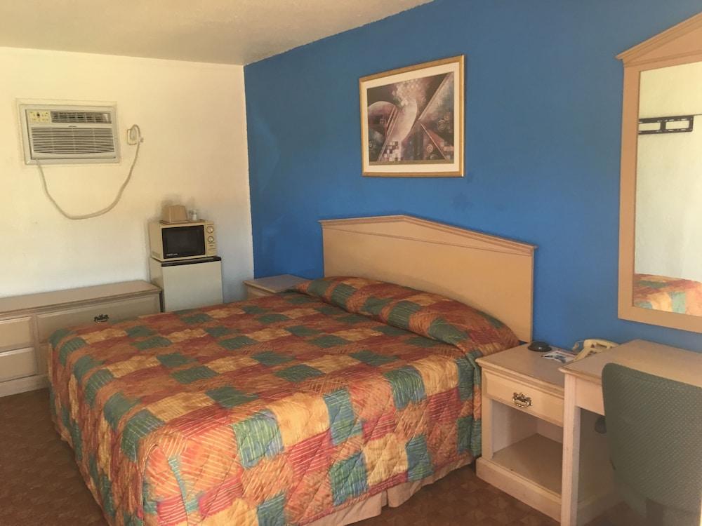 Economy Motel photo 6
