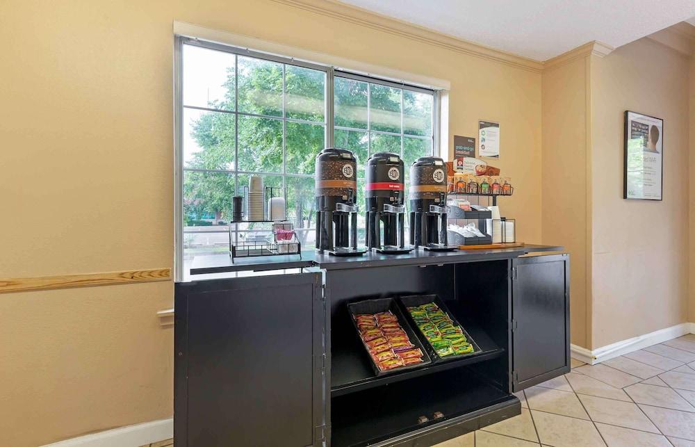 Extended Stay America Suites Washington DC Germantown Town C photo 39