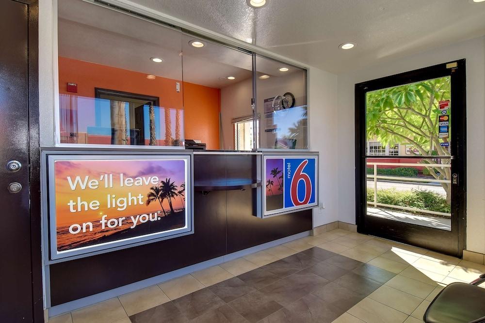 Motel 6 Riverside, CA - South photo 2