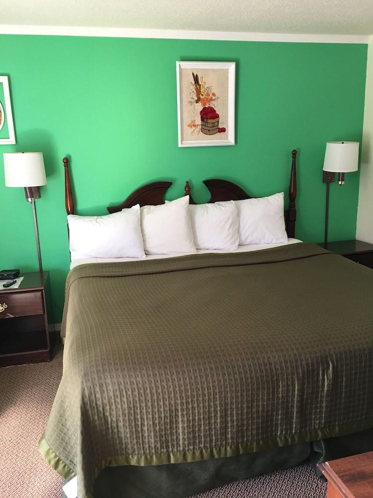 Traveler's Inn Motel photo 17