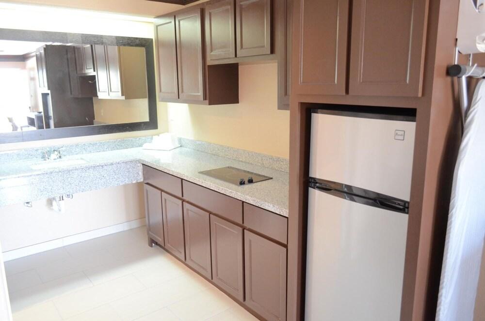 Regency Inn photo 9