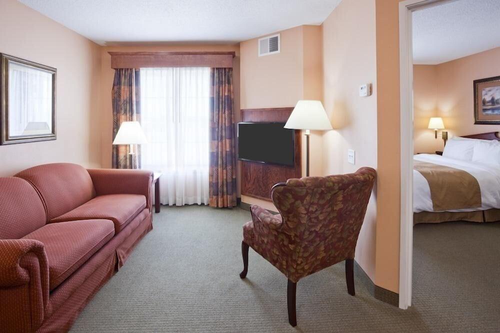 GrandStay Hotel & Suites photo 14