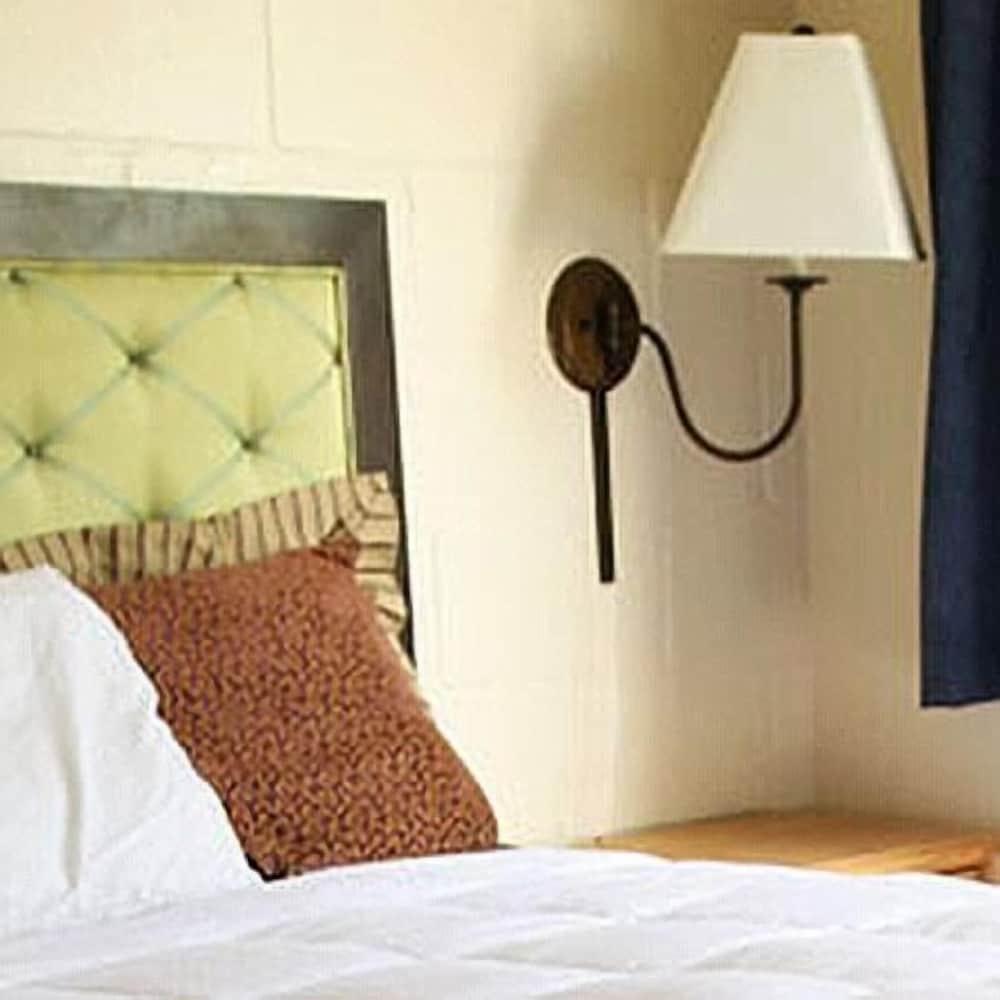 Lamplighter Motel photo 14