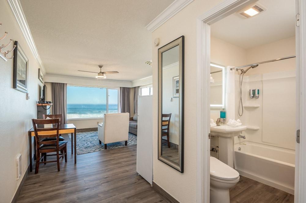 Sailor Jack's Oceanfront Inn photo 60