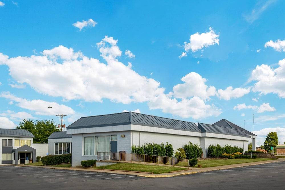 Baymont by Wyndham Richmond KY photo 77
