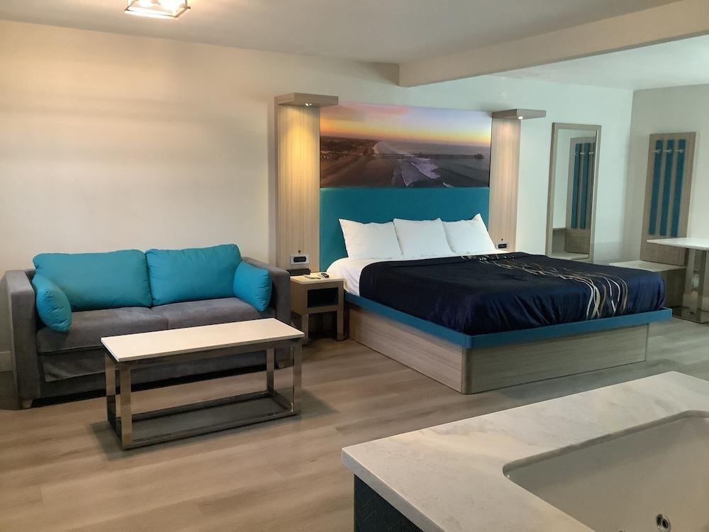 Super 8 by Wyndham Oceanside Downtown photo 7
