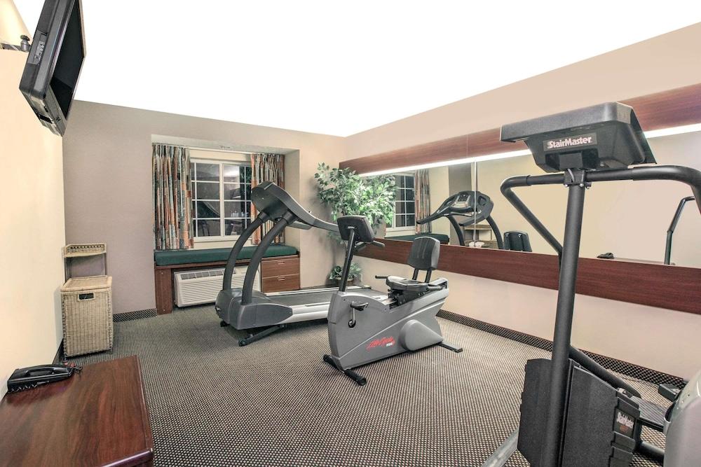 Microtel Inn & Suites by Wyndham Meridian photo 8