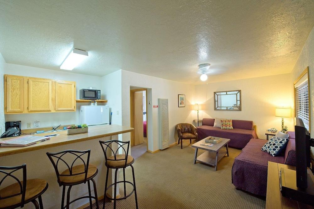 Thunderbird Lodge photo 11