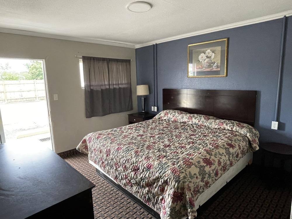 Economy Inn photo 19