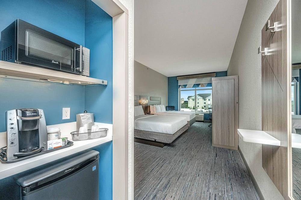 Holiday Inn Express & Suites Charleston Arpt-Conv Ctr Area photo 10