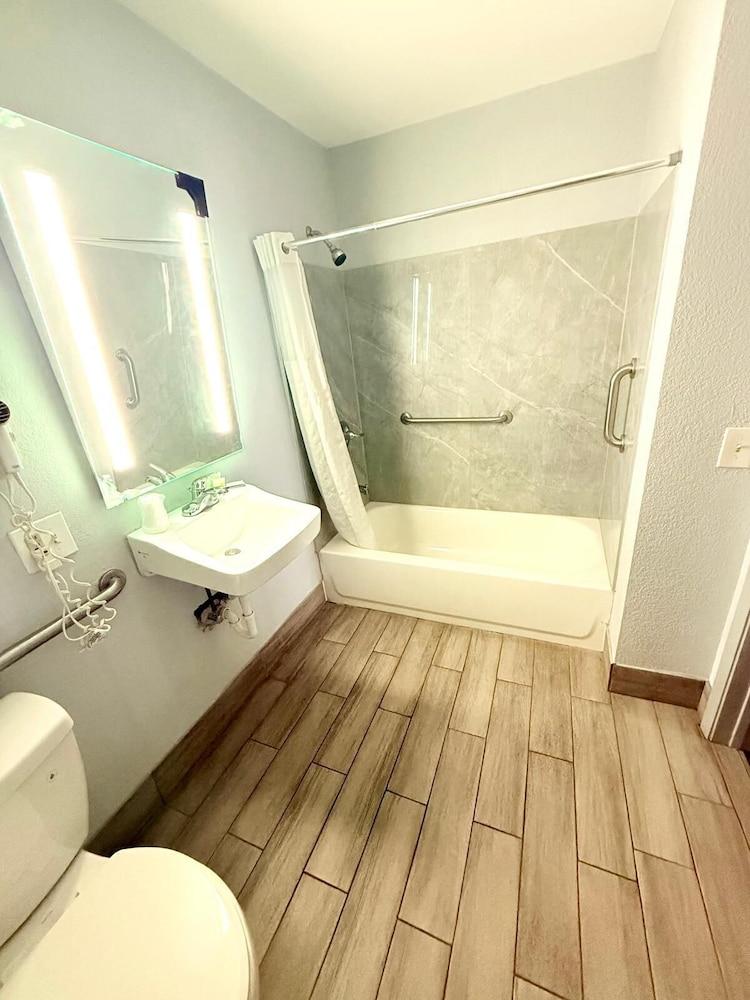 VIP INN AND SUITES photo 2