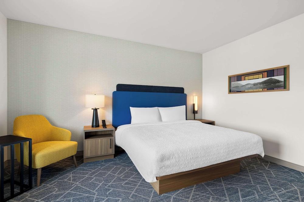 Hampton Inn & Suites Corona, Ca photo 30