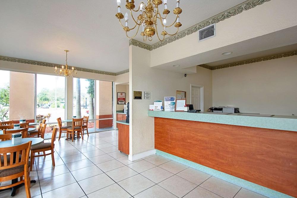 Econo Lodge Inn & Suites Clearwater Central photo 28