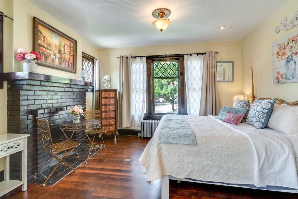 Aspenwood Manor South photo 7