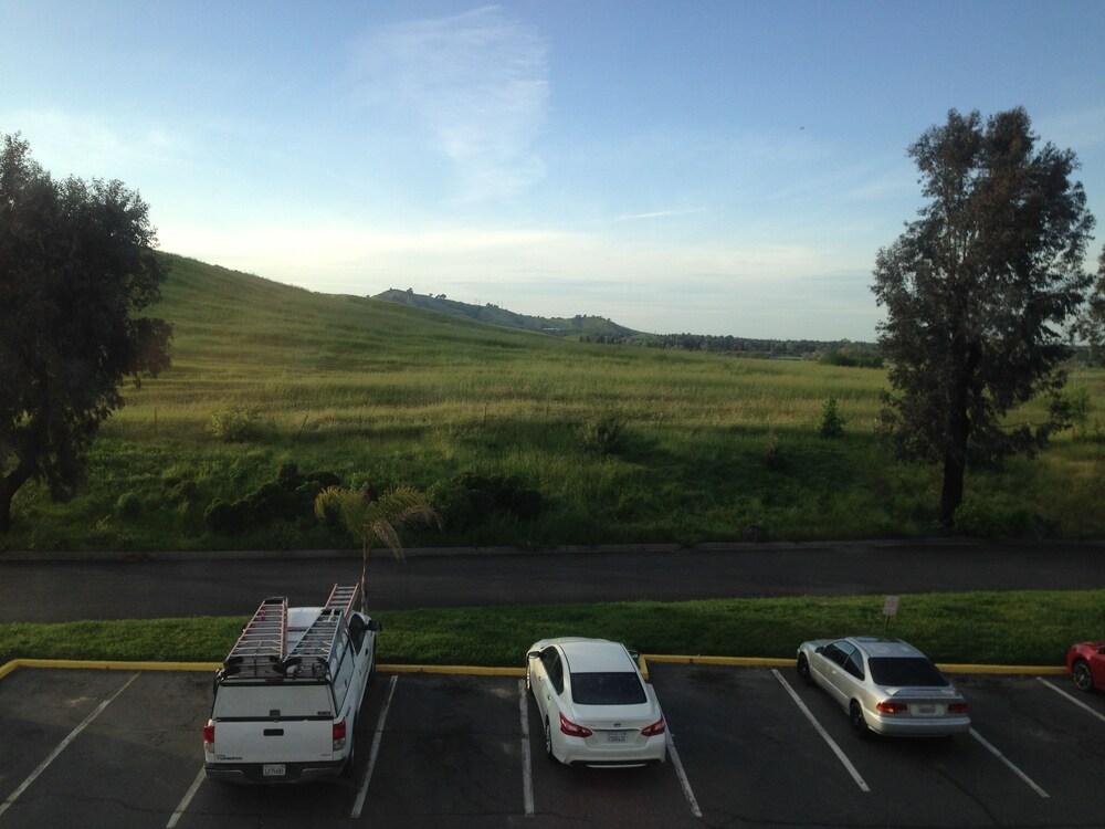 Super 8 by Wyndham Vacaville photo 17