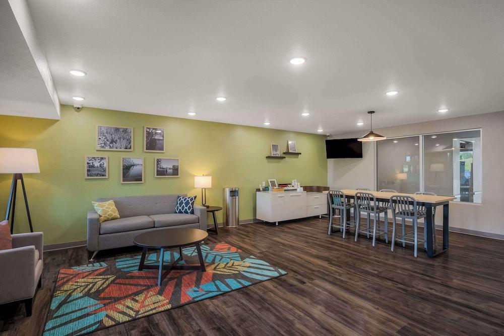 Woodspring Suites Milwaukee - Menomonee Falls photo 3