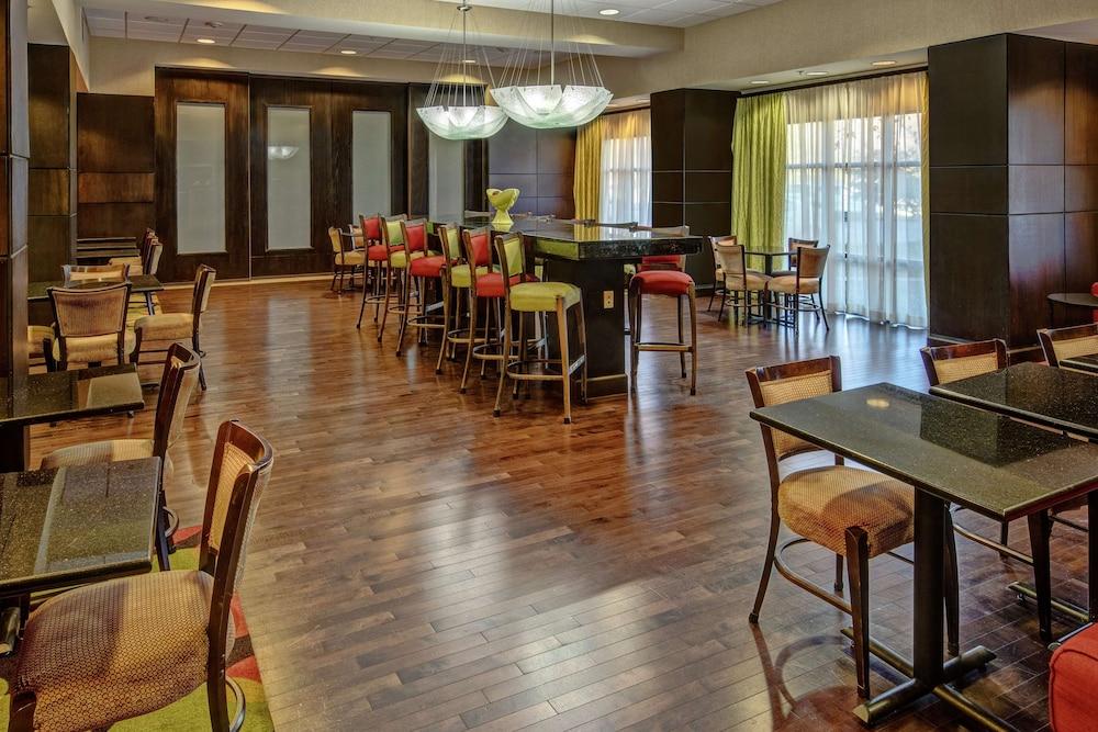 Hampton Inn Jacksonville-Anniston Area photo 2