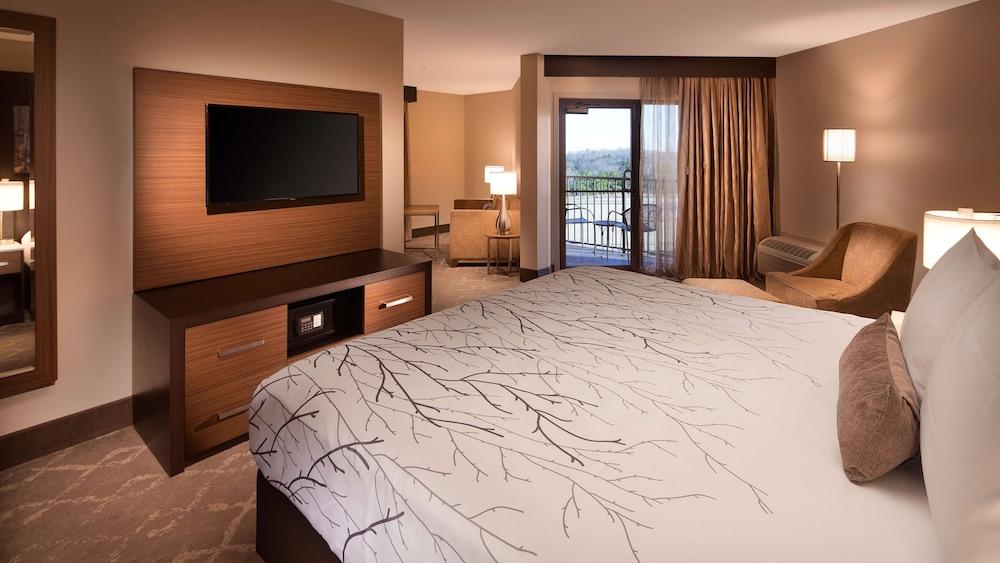Aiden by Best Western Warm Springs Hotel and Event Center photo 12