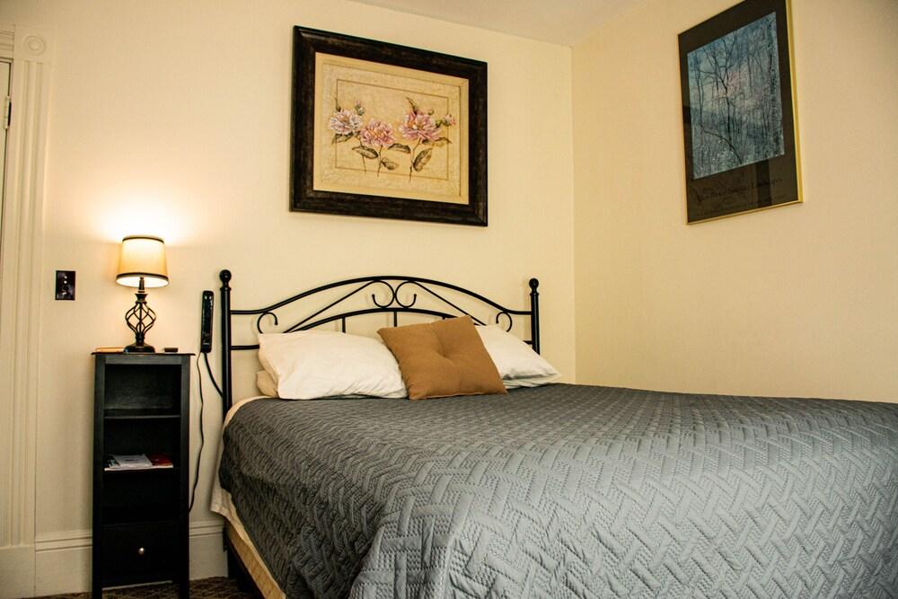 The Whitetail and Suites photo 41