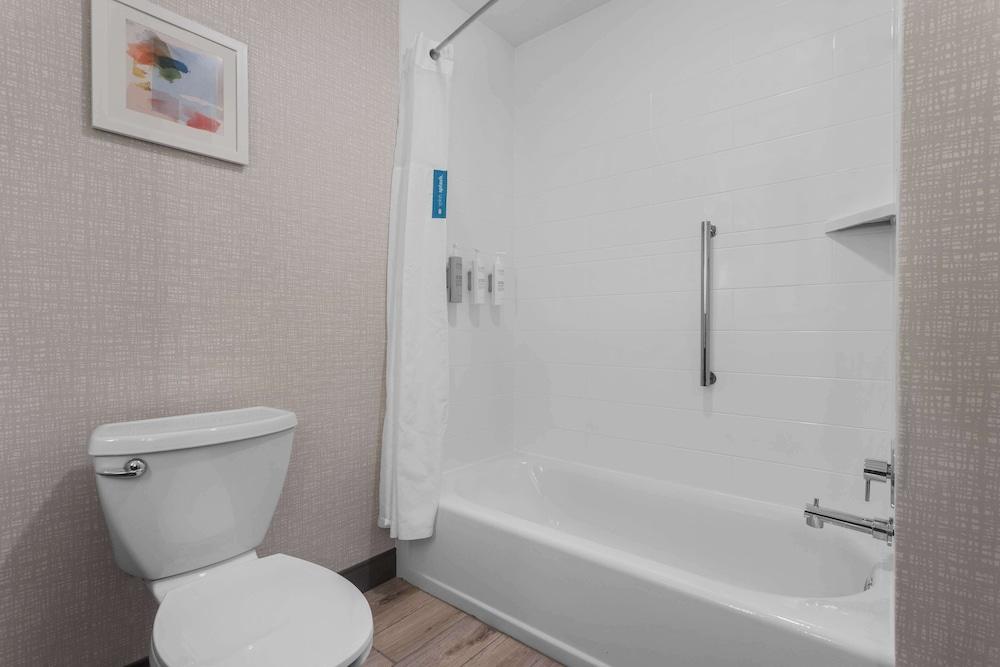 Hampton Inn & Suites Lincoln - Northeast I-80 photo 16