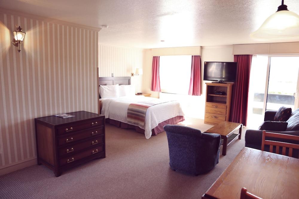 Coachman Inn & Suites photo 13