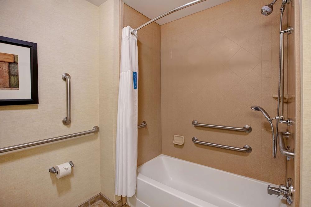 Hampton Inn DeKalb, IL photo 19