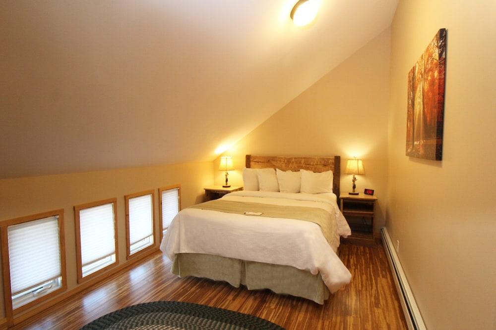 LakeFront Lodge photo 37