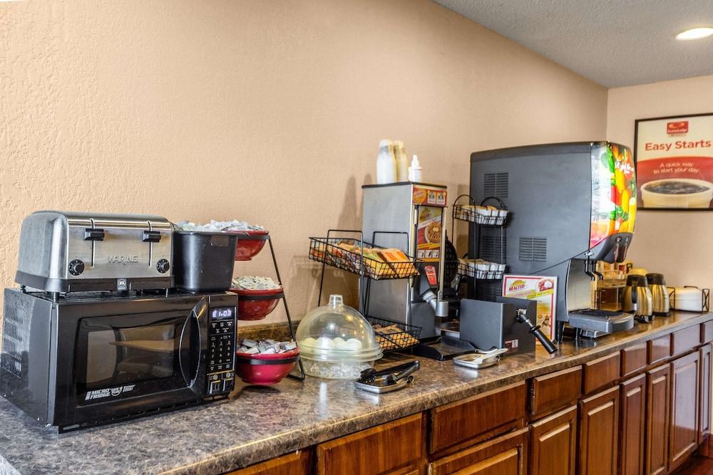 Econo Lodge Meridian South photo 2