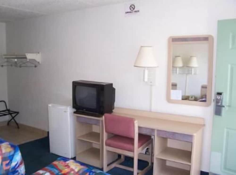 Americas Best Value Inn Battle Creek photo 8