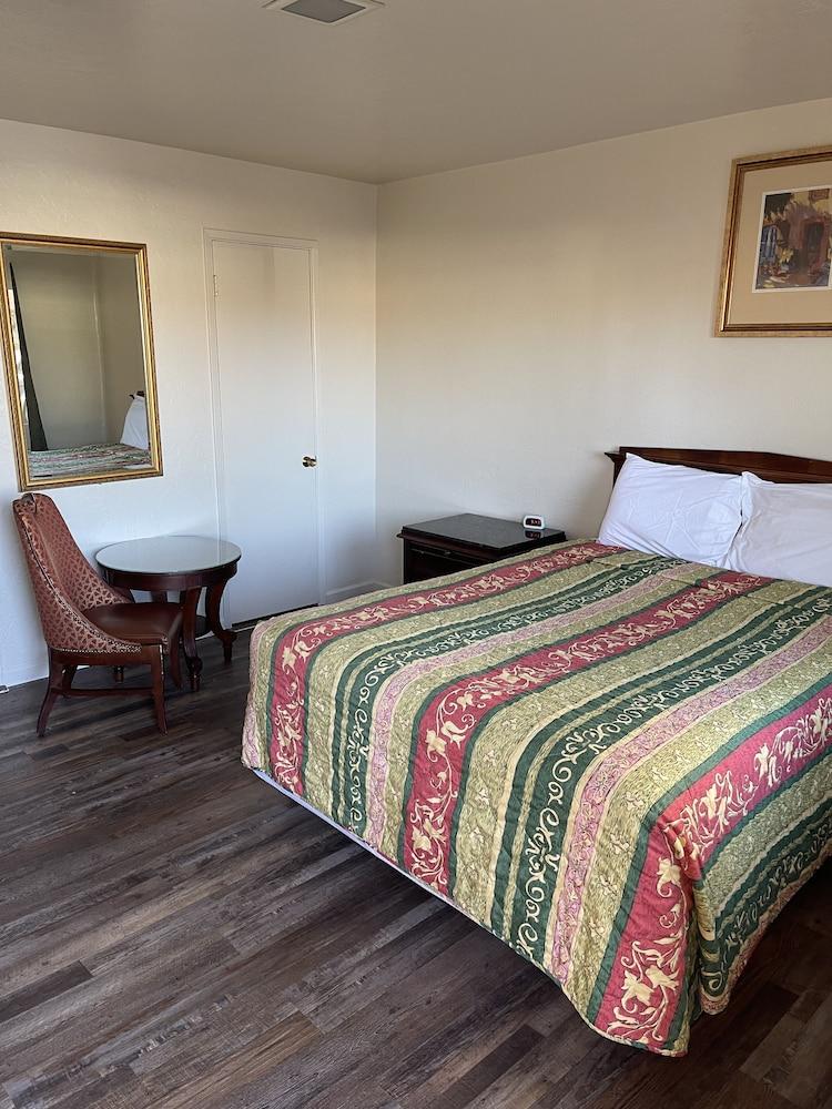CRYSTAL MOTEL photo 21