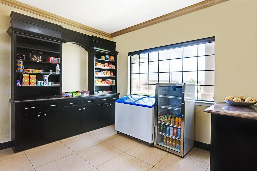 SureStay Plus by Best Western San Antonio Airport photo 11