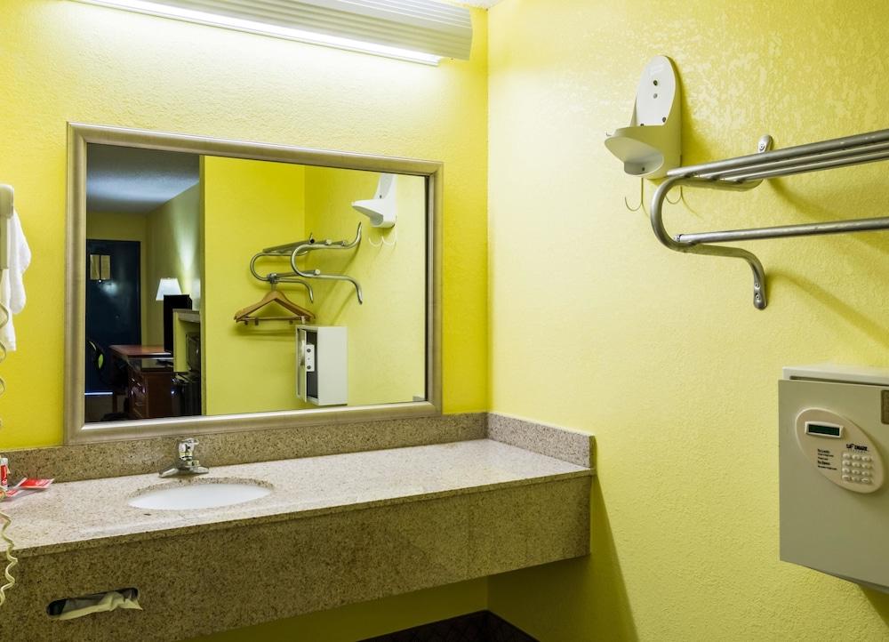 Econo Lodge Picayune photo 7