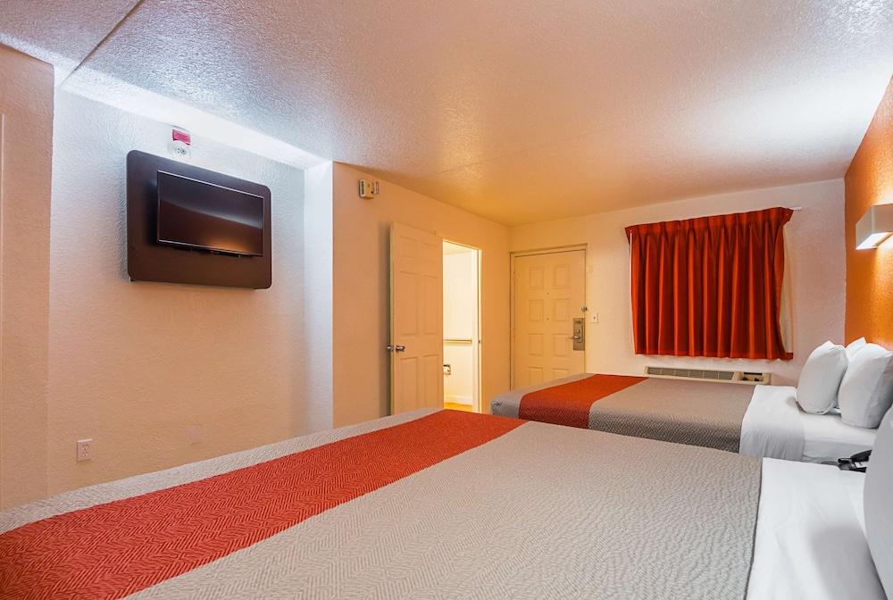 Motel 6 Garland, TX - Northeast Dallas photo 18